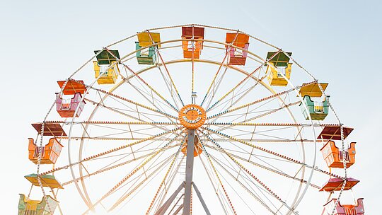 Riesenrad bei schönem Wetter (engl)